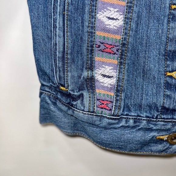 Levi’s Jacket Womens Medium Blue Denim Southwestern Accents Pockets - Picture 8 of 16